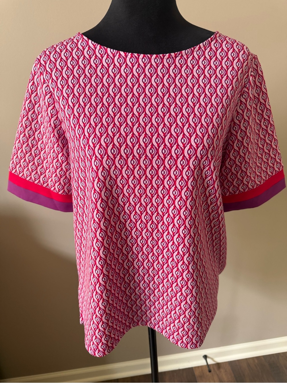 Chico's Size 1 Purple & Red Patterned Short Sleeve Top Rear Zip